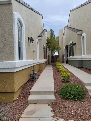 Photo #1: 2447918 Listing 