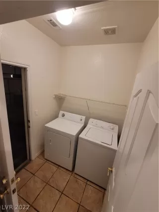 Photo #3: 2447918 Listing 