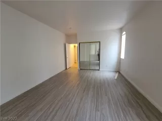 Photo #5: 2447918 Listing 