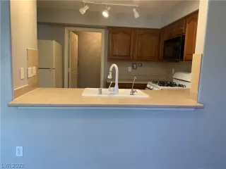 Photo #5: 2447927 Listing 