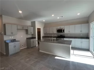 Photo #2: 2447936 Listing