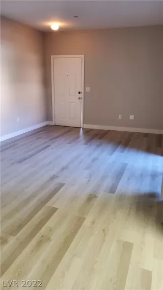 Photo #1: 2447946 Listing 