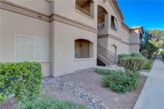 Photo #4: 2447989 Listing