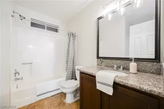 Photo #5: 2447999 Listing