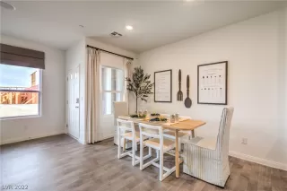 Photo #4: 2448069 Listing