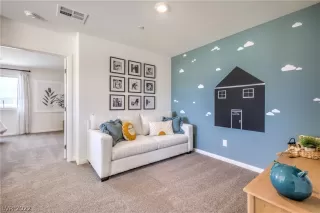 Photo #6: 2448069 Listing