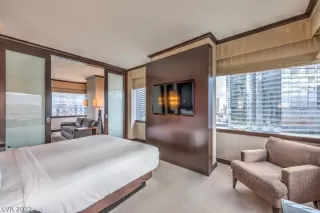 Photo #2: 2448079 Listing