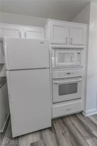 Photo #3: 2448083 Listing 