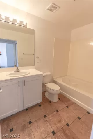 Photo #4: 2448083 Listing 