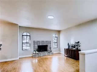 Photo #2: 2448096 Listing