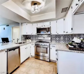 Photo #3: 2448096 Listing