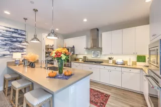 Photo #1: 2448099 Listing