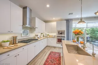 Photo #2: 2448099 Listing