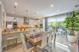 Photo #4: 2448099 Listing