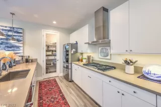 Photo #5: 2448099 Listing