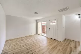 Photo #5: 2448116 Listing