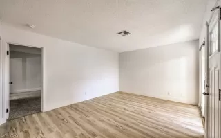 Photo #6: 2448116 Listing