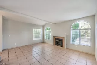 Photo #6: 2448119 Listing 