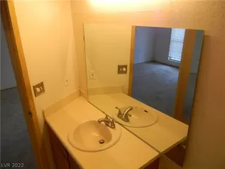 Photo #4: 2448169 Listing 