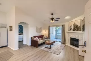 Photo #3: 2448193 Listing