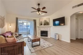 Photo #4: 2448193 Listing