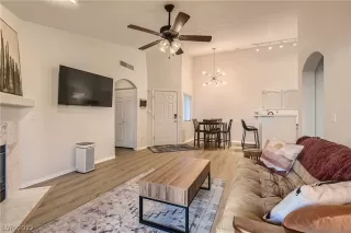 Photo #6: 2448193 Listing