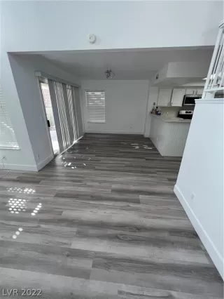 Photo #2: 2448196 Listing 