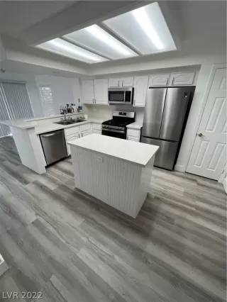 Photo #5: 2448196 Listing 