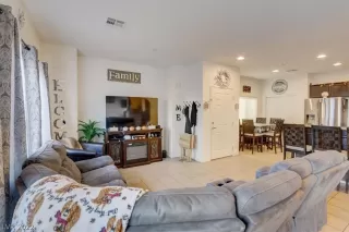 Photo #5: 2448281 Listing