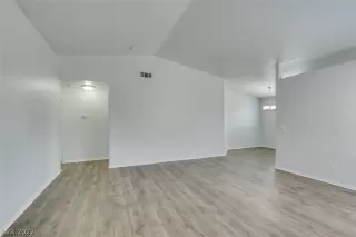 Photo #4: 2448297 Listing