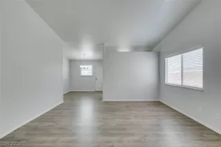 Photo #6: 2448297 Listing