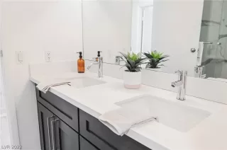 Photo #2: 2448338 Listing