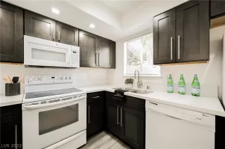 Photo #6: 2448338 Listing