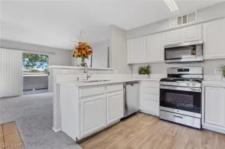 Photo #4: 2448379 Listing