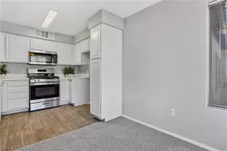 Photo #5: 2448379 Listing