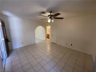 Photo #4: 2448390 Listing