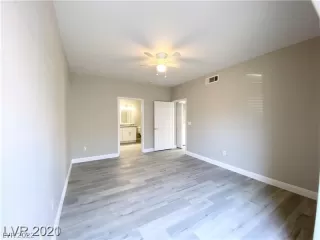 Photo #6: 2448411 Listing 