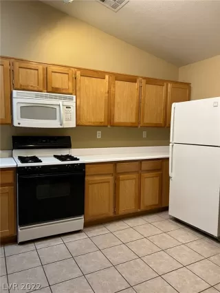 Photo #5: 2448418 Listing 