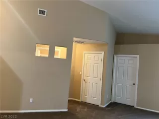 Photo #6: 2448418 Listing 