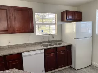 Photo #3: 2448422 Listing