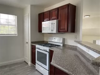 Photo #4: 2448422 Listing