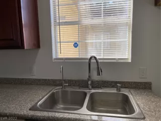 Photo #5: 2448422 Listing