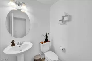 Photo #4: 2448431 Listing