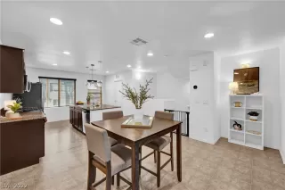 Photo #5: 2448431 Listing