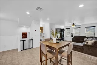 Photo #6: 2448431 Listing