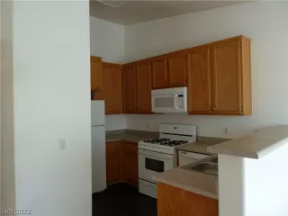 Photo #3: 2448454 Listing 