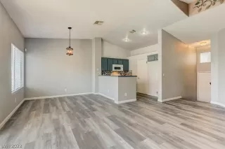 Photo #5: 2448482 Listing 