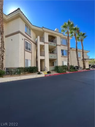 Photo #3: 2448639 Listing