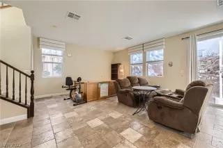 Photo #3: 2448672 Listing