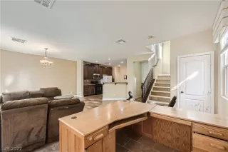 Photo #5: 2448672 Listing